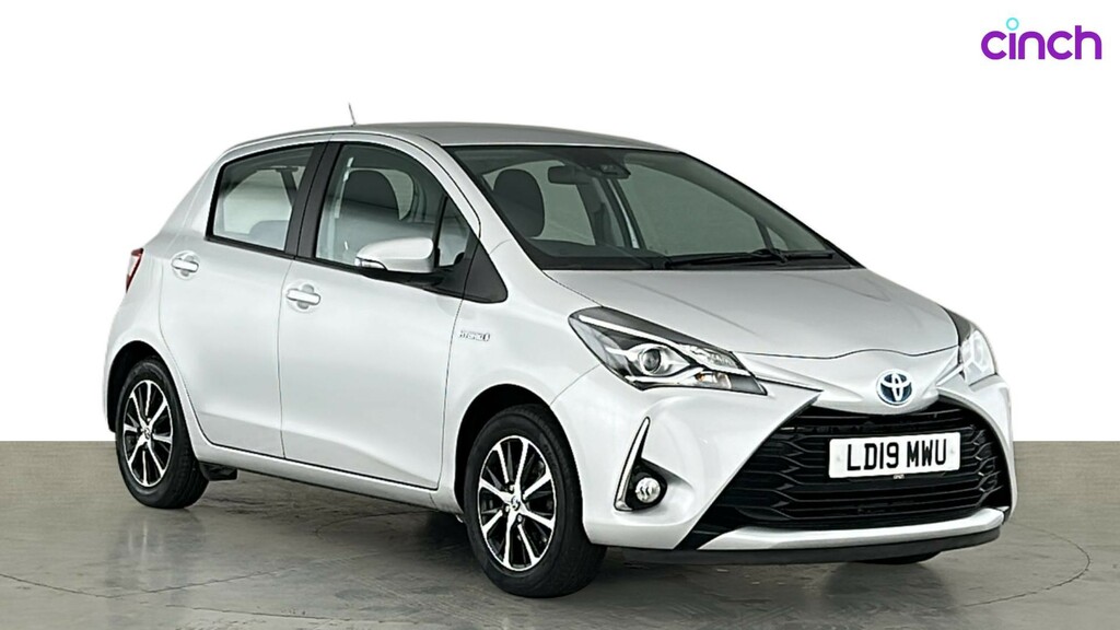 Toyota Yaris Icon White #1