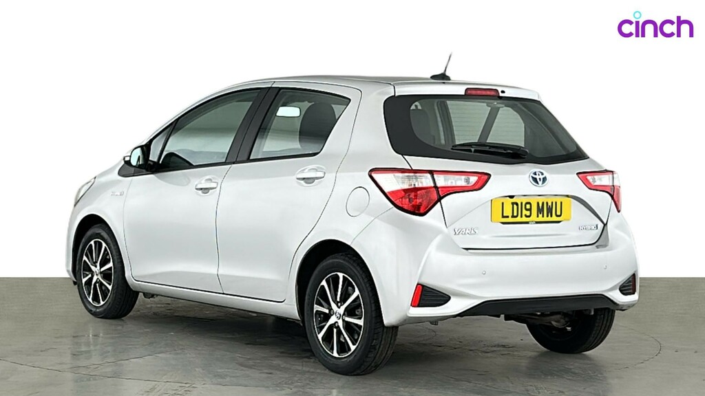 Toyota Yaris Icon White #6
