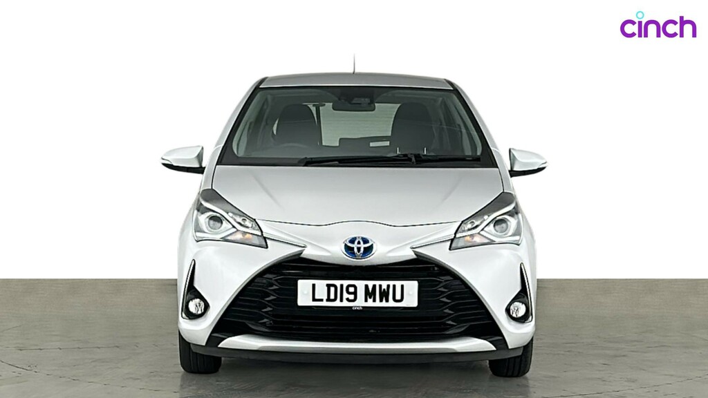 Toyota Yaris Icon White #9