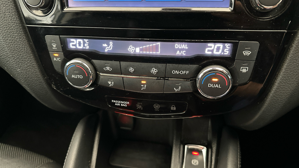 Nissan Qashqai N-connecta Dig-t Red #20
