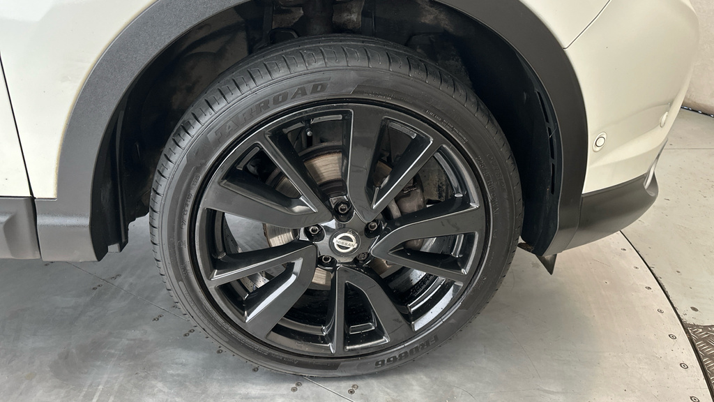Nissan Qashqai N-connecta Dig-t Red #30