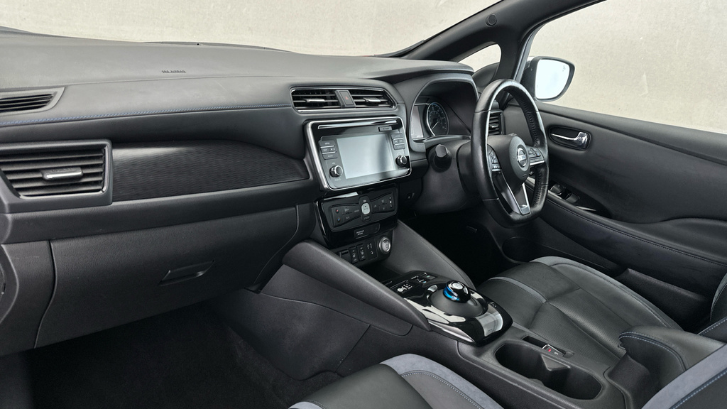 Nissan Leaf 110Kw N-connecta 40Kwh White #12