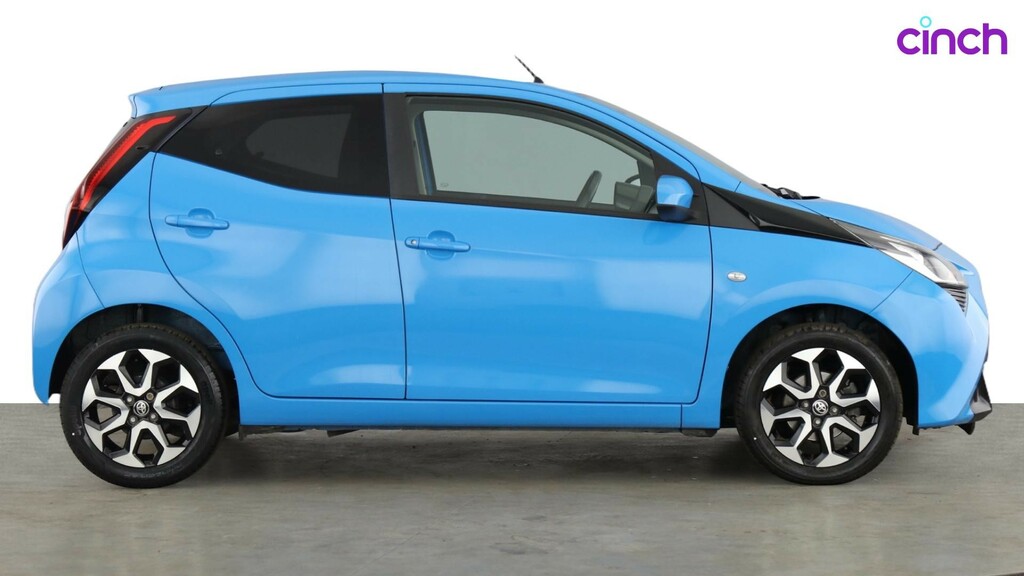 Toyota Aygo X X-style Man White #2