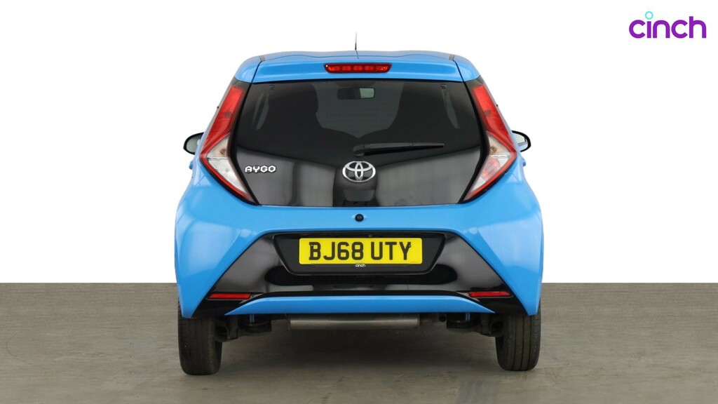 Toyota Aygo X X-style Man White #4