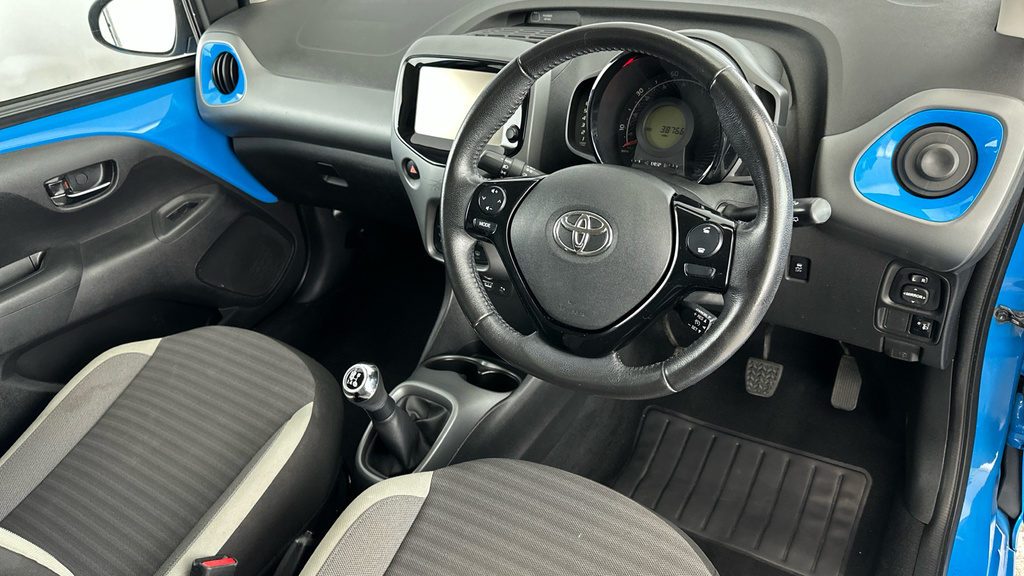 Toyota Aygo X X-style Man White #9