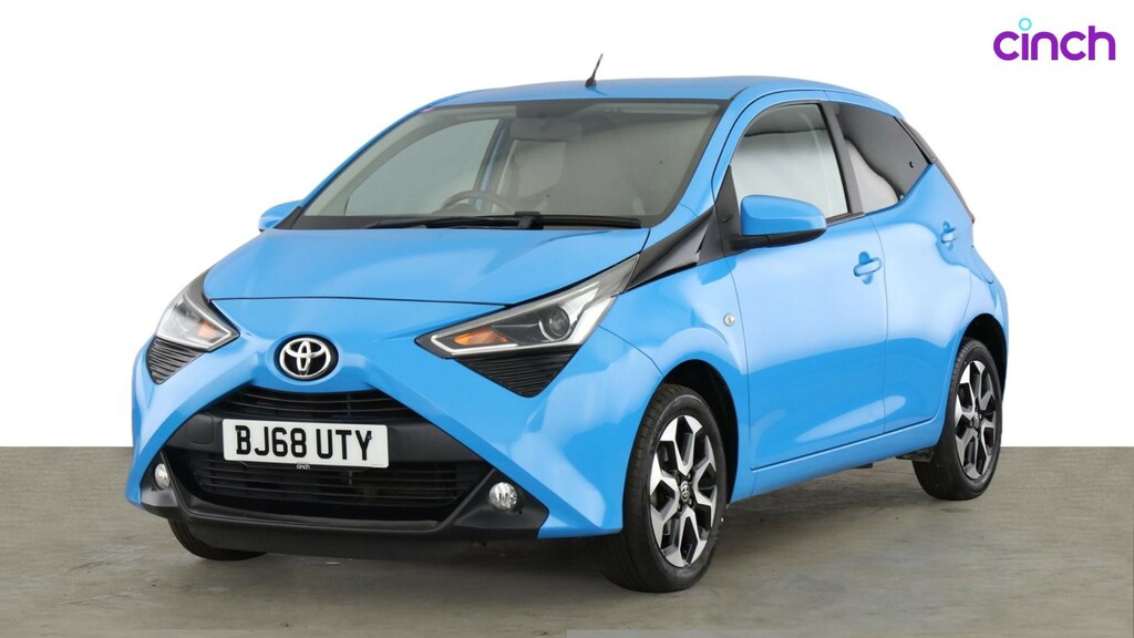 Toyota Aygo X X-style Man White #7