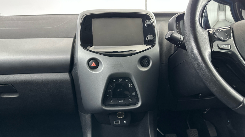 Toyota Aygo X X-style Man White #15