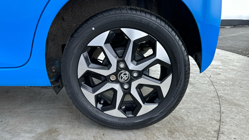 Toyota Aygo X X-style Man White #25
