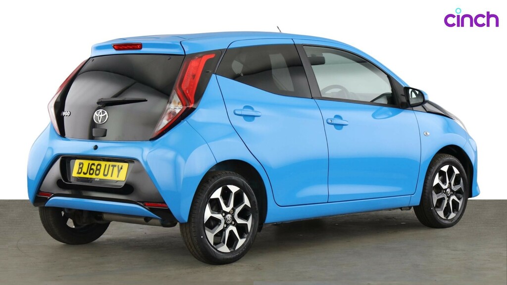 Toyota Aygo X X-style Man White #3