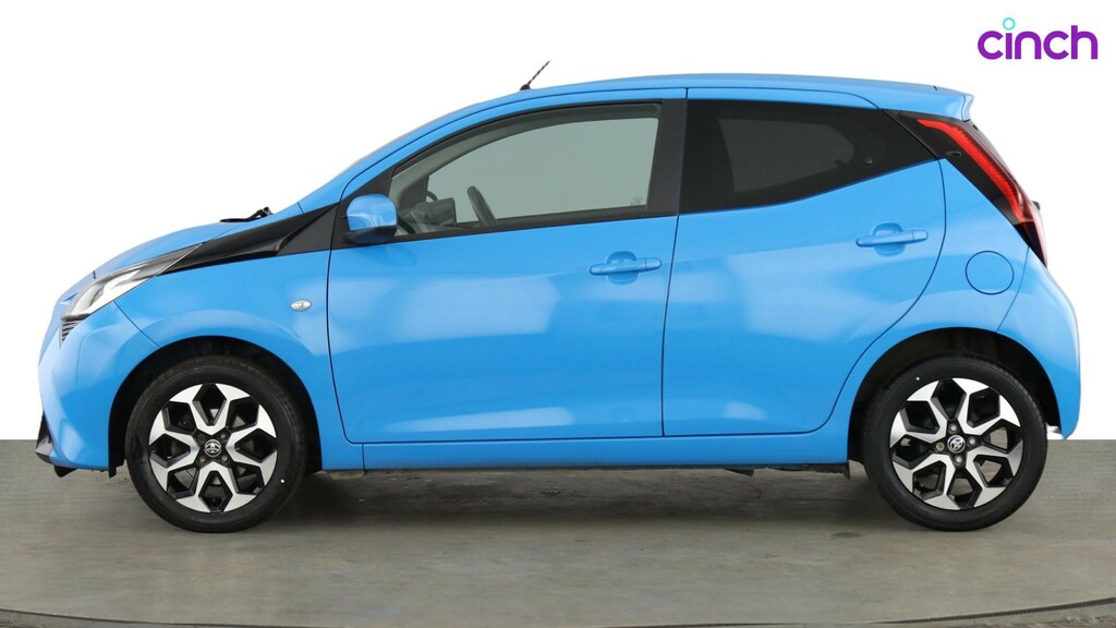 Toyota Aygo X X-style Man White #6