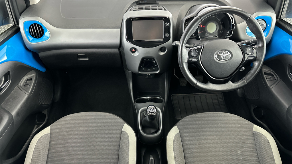 Toyota Aygo X X-style Man White #12