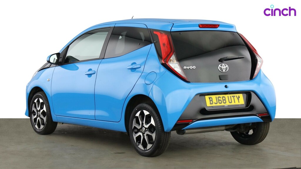 Toyota Aygo X X-style Man White #5