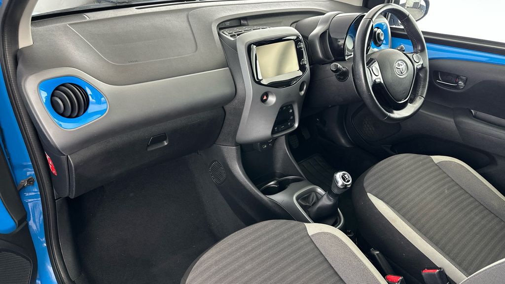 Toyota Aygo X X-style Man White #10