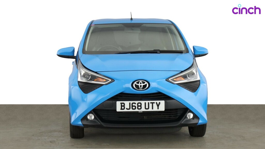 Toyota Aygo X X-style Man White #8