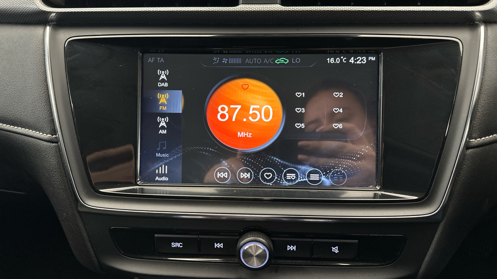 MG MG5 61.1Kwh Exclusive Long Range Estate A Red #17