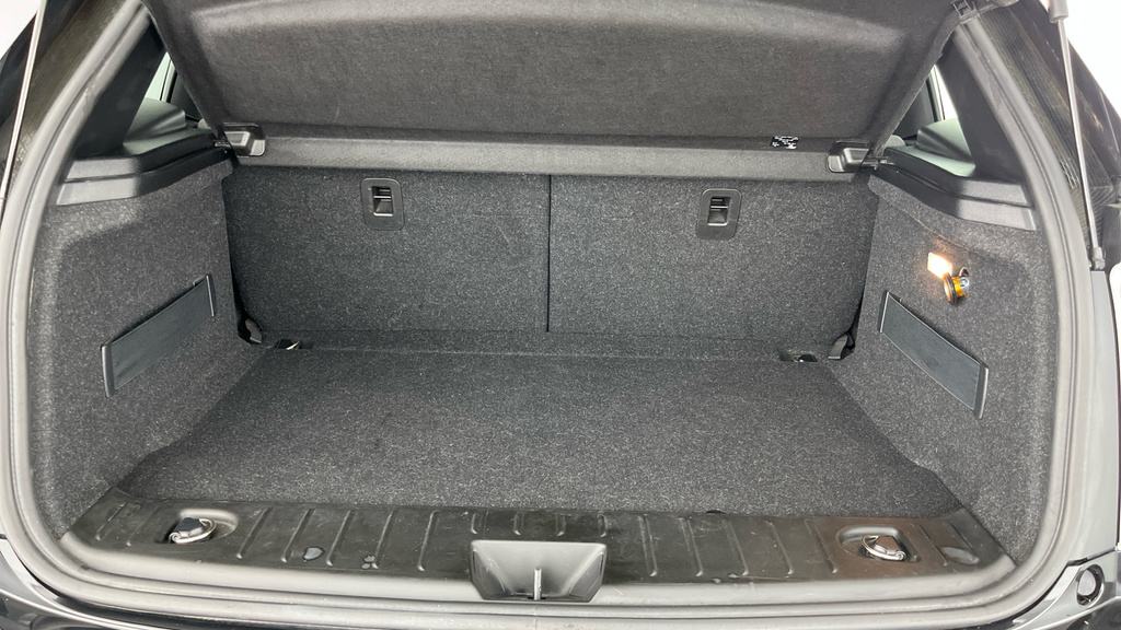 BMW i3 135Kw S 42Kwh Suite Interior World Blue #24
