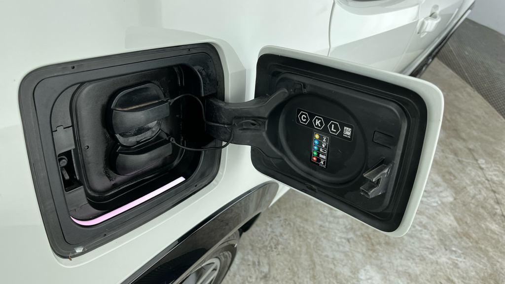 BMW i3 135Kw S 42Kwh Suite Interior World Blue #30