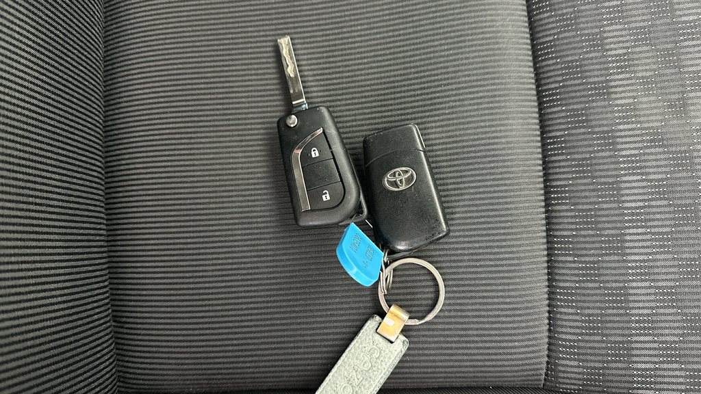 Toyota Yaris Vvt-h Excel Hatchback Blue #25