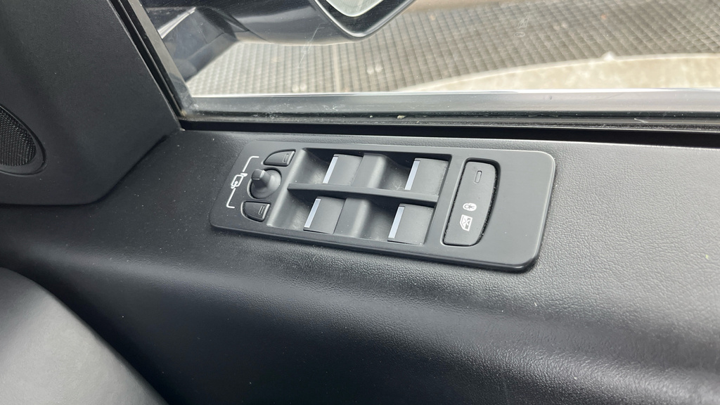 Land Rover Discovery Sport Grey #14