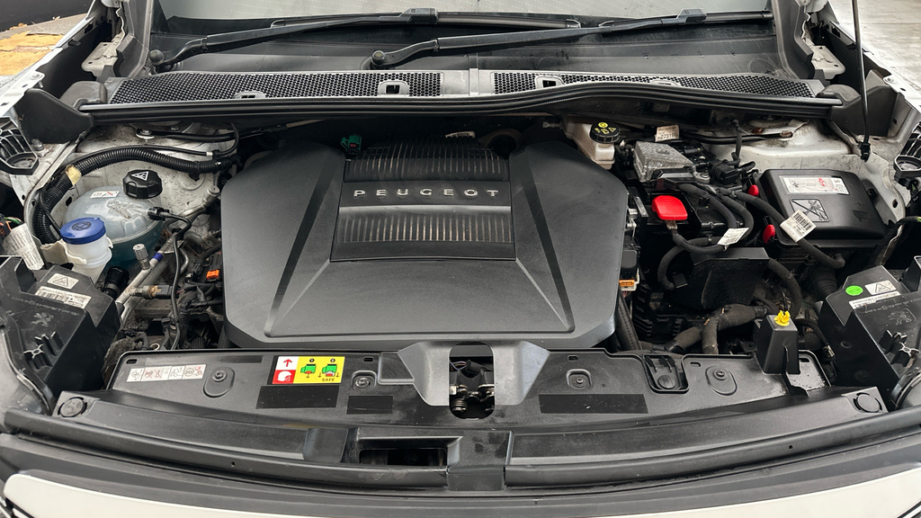 Peugeot e-2008 100Kw Gt Line 50Kwh Black #26