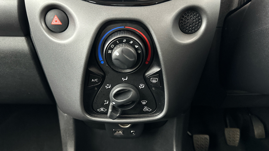 Toyota Aygo X X-play Red #14