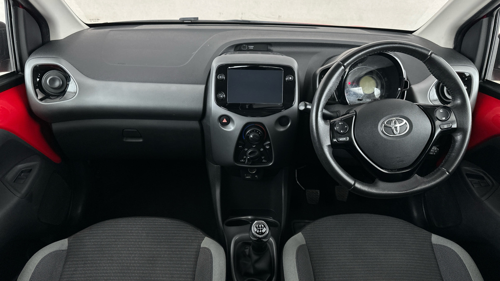 Toyota Aygo X X-play Red #10