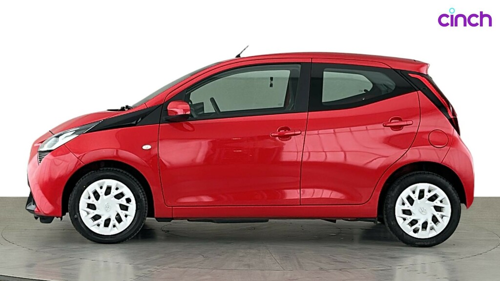 Toyota Aygo X X-play Red #5