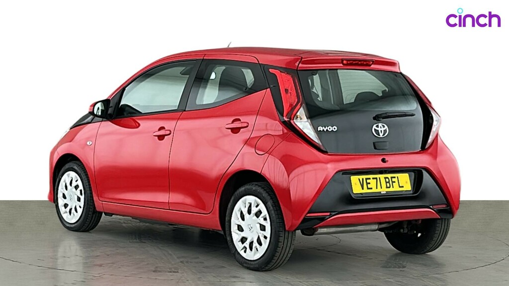 Toyota Aygo X X-play Red #4