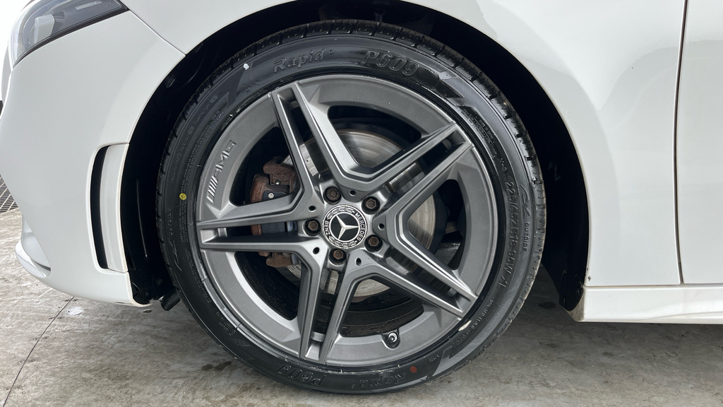 Mercedes-Benz A Class A180 Amg Line Premium White #27