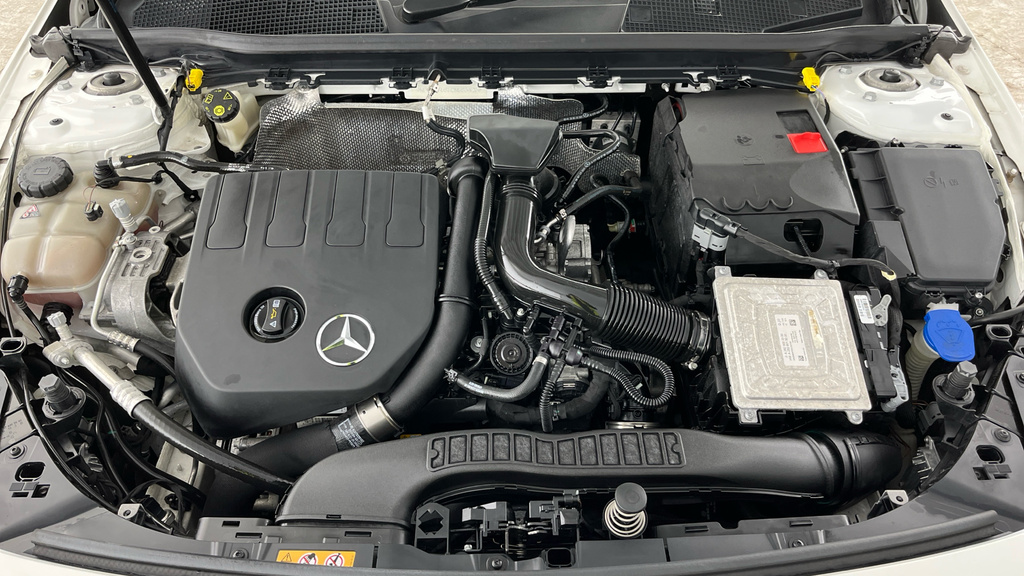 Mercedes-Benz A Class A180 Amg Line Premium White #26