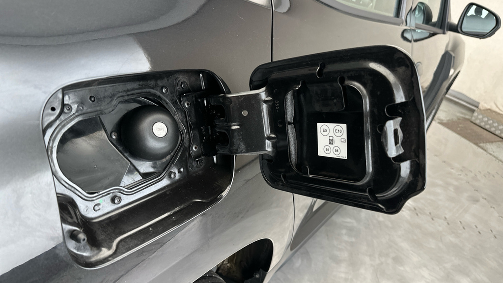 Dacia Duster 1.0 Tce 100 Bi-fuel Extreme Se Estate Black #24
