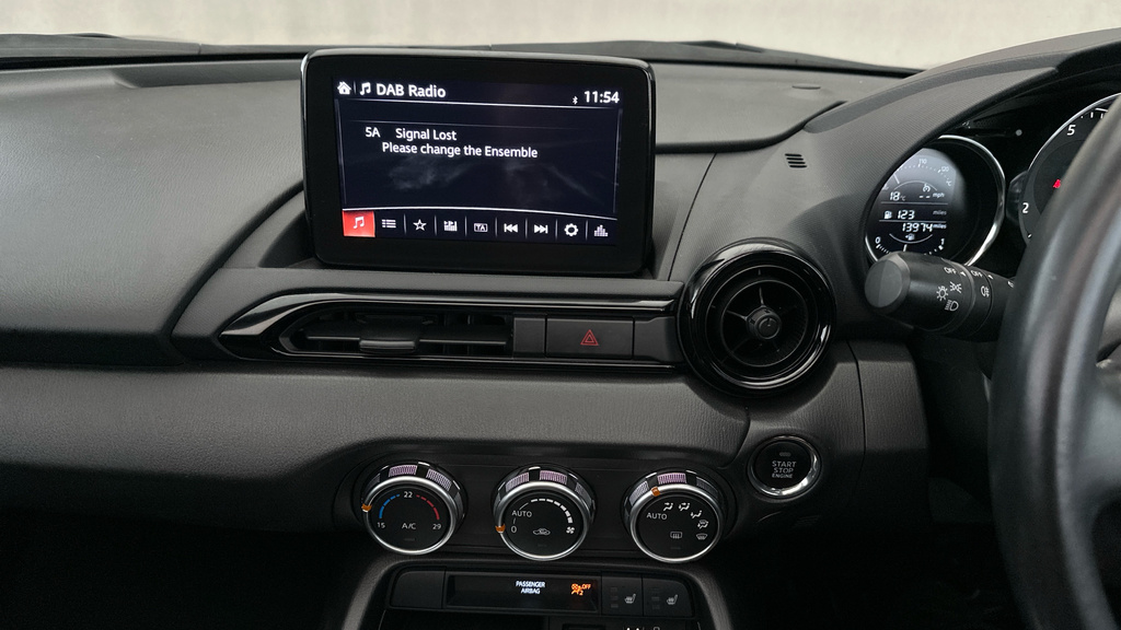 Mazda MX-5 1.5 Skyactiv G Sport Convertible Red #17