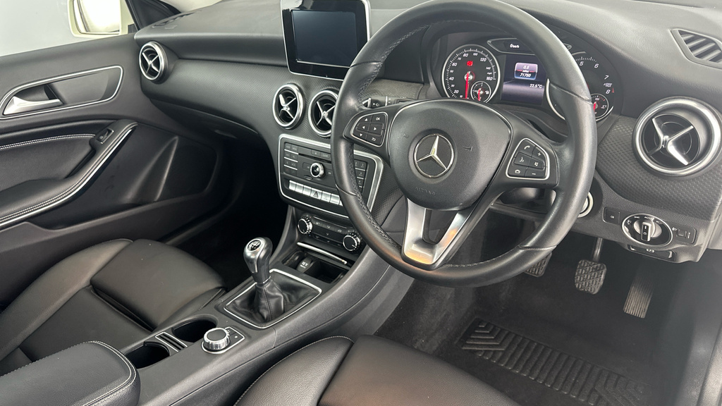 Mercedes-Benz A Class 200 D Amg Line- Low Mileage, Sat-nav Reversing C Silver #9
