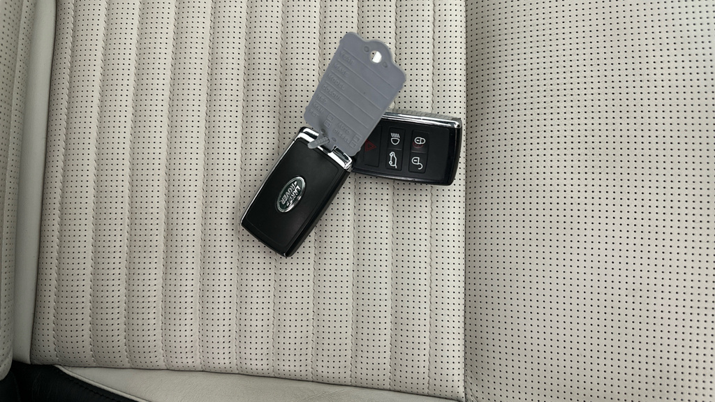 Land Rover Discovery Sport 2L S Grey #34