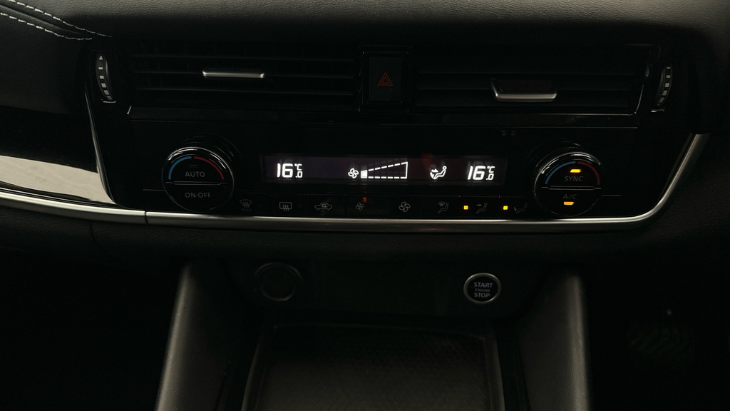 Nissan Qashqai Tekna Black #15