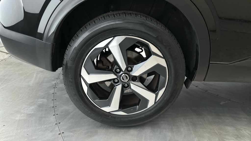 Nissan Qashqai Tekna Black #29