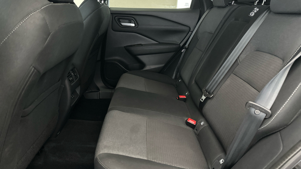 Nissan Qashqai Tekna Black #24