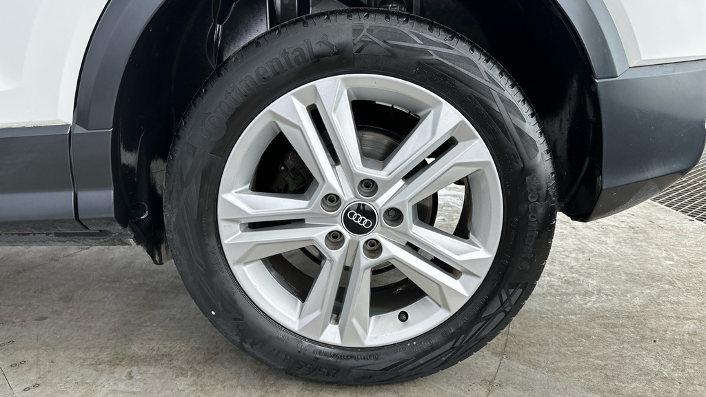 Audi Q2 Audi Q2 Sport 30 Tfsi 110 Ps 6-Speed White #23