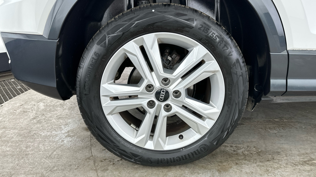 Audi Q2 Audi Q2 Sport 30 Tfsi 110 Ps 6-Speed White #24