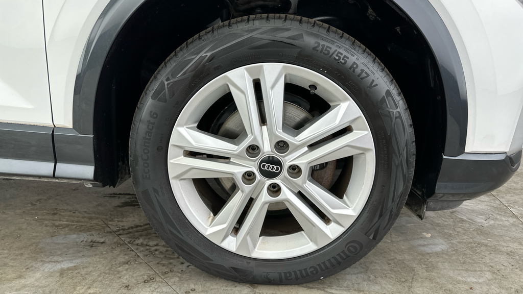 Audi Q2 Audi Q2 Sport 30 Tfsi 110 Ps 6-Speed White #25