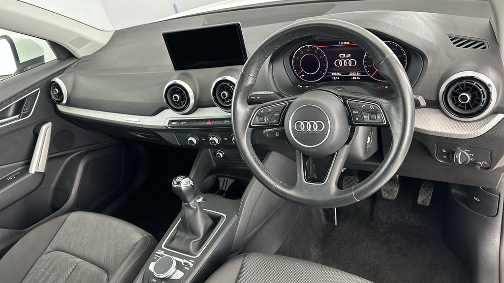 Audi Q2 Audi Q2 Sport 30 Tfsi 110 Ps 6-Speed White #9