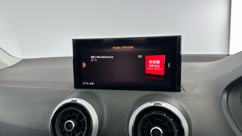 Audi Q2 Audi Q2 Sport 30 Tfsi 110 Ps 6-Speed White #17