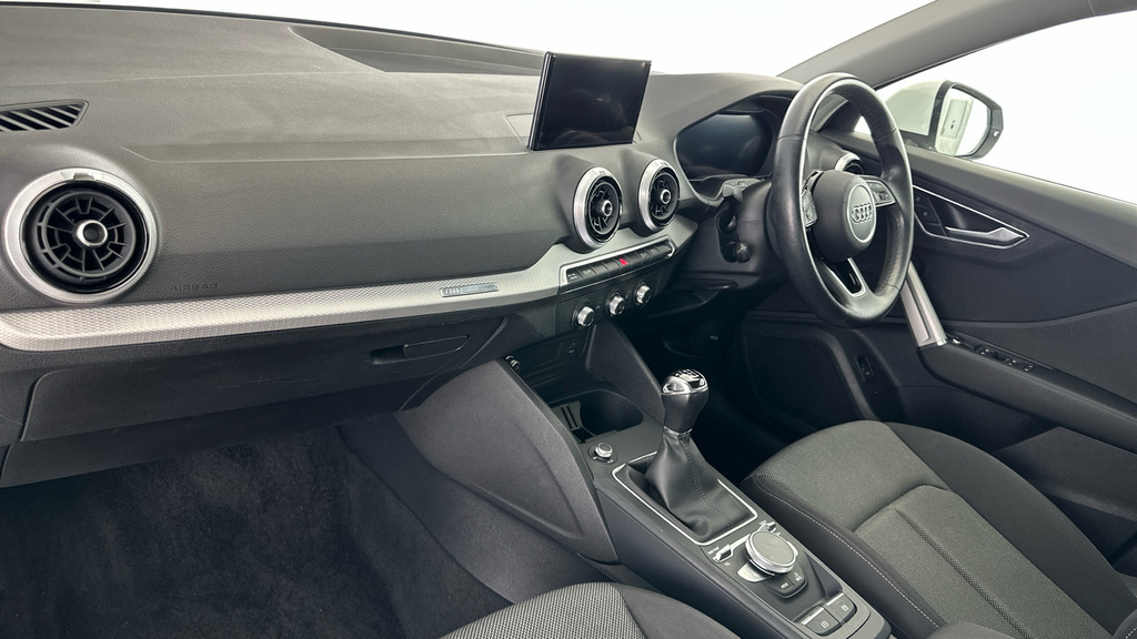 Audi Q2 Audi Q2 Sport 30 Tfsi 110 Ps 6-Speed White #10