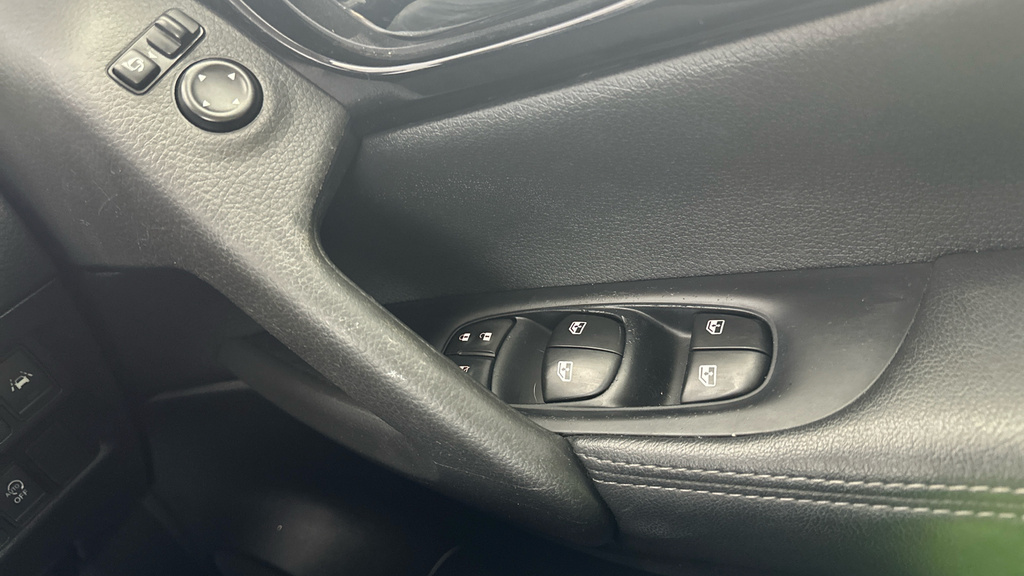 Nissan Qashqai Acenta Premium Black #11