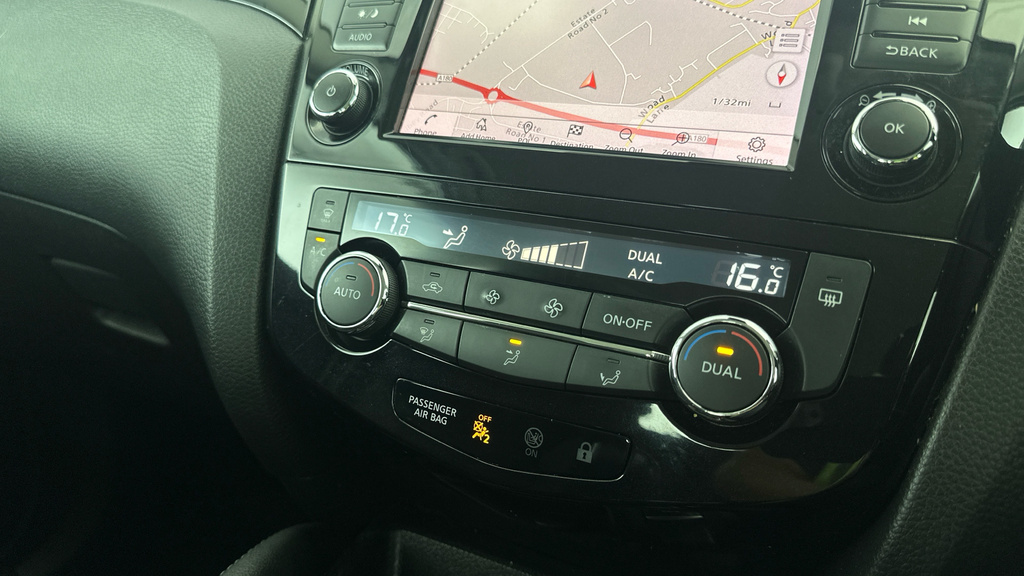 Nissan Qashqai Acenta Premium Black #16
