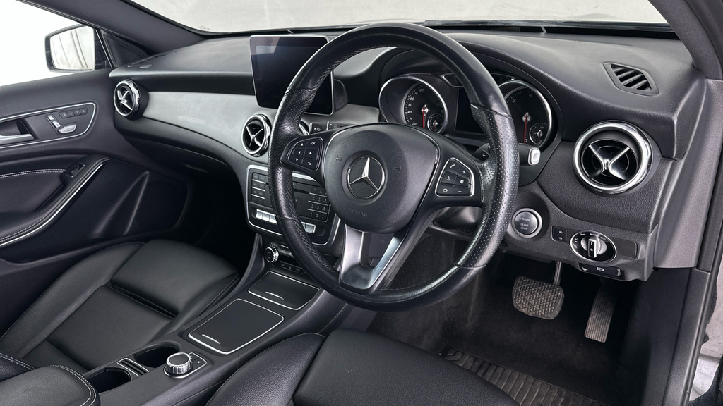 Mercedes-Benz GLA Class 1.6 Gla 180 Amg Line Edition 121 Bhp Black #12