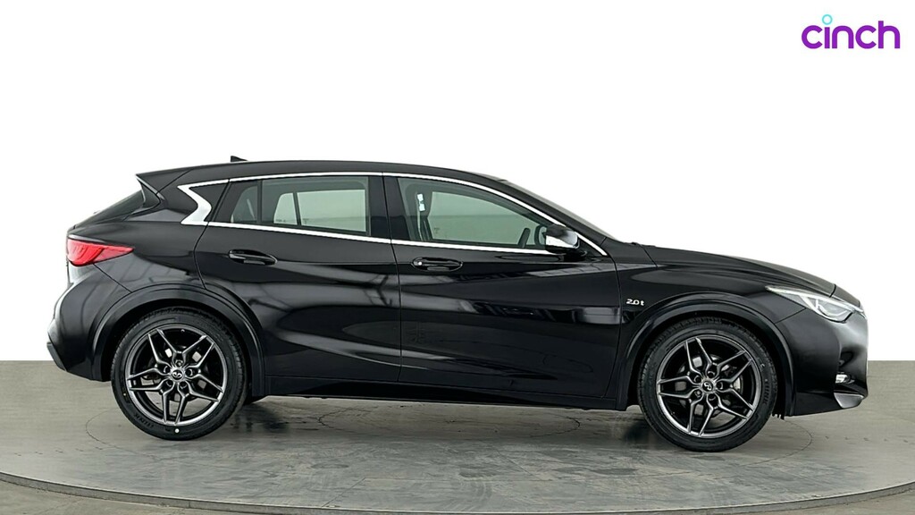 Infiniti Q30 1.5D Premium Dct Black #2