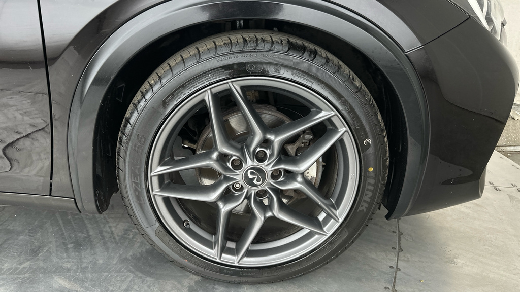 Infiniti Q30 1.5D Premium Dct Black #25