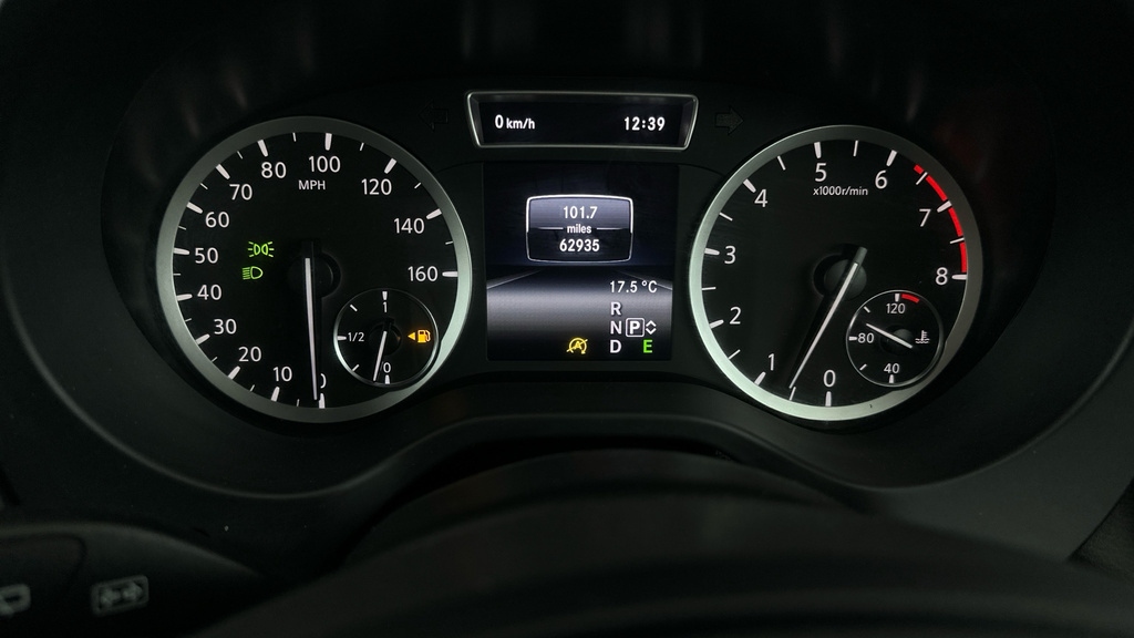 Infiniti Q30 1.5D Premium Dct Black #18