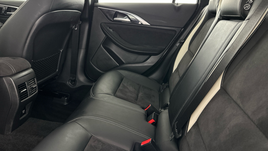 Infiniti Q30 1.5D Premium Dct Black #19